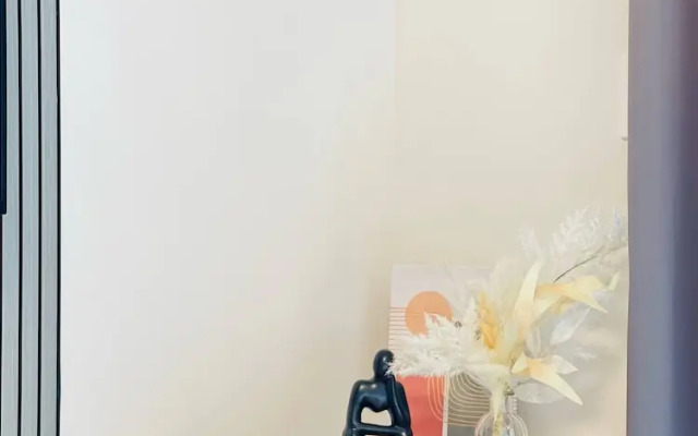 SM6 Minimalist Comfort Near SM