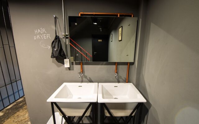 Box Hostel N Cafe