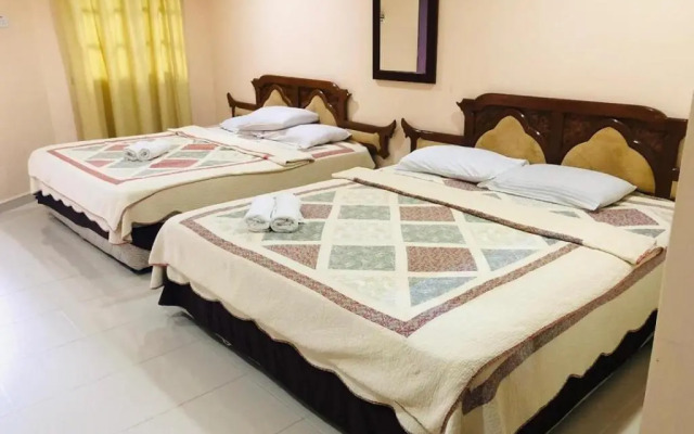Penarak Bamboo Beach Motel