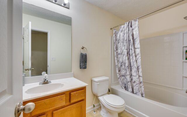 Bright Decatur Townhome ~ 10 Mi to Atlanta!