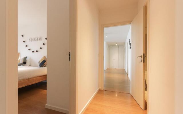 Modern Bright Avenidas Novas by Homing