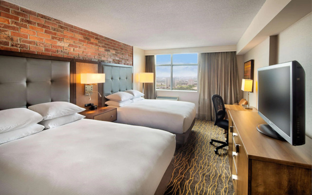 DoubleTree by Hilton Toronto Airport