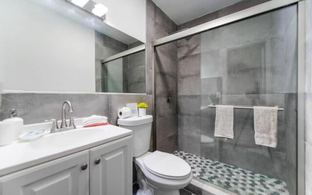 *Beautiful Family House 3 bd/2 bathrooms+backyard*