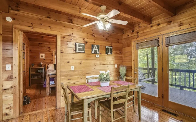 Mountain Serenity 2 Bedroom Cabin by RedAwning