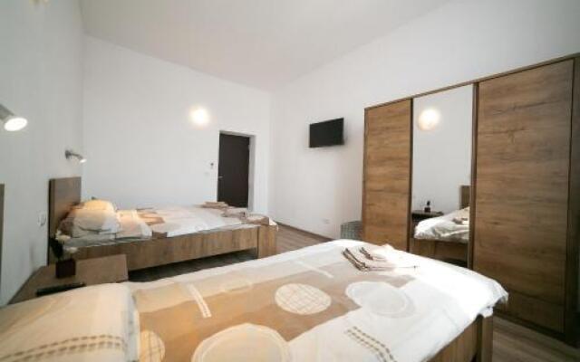 Boul Rosu Residence