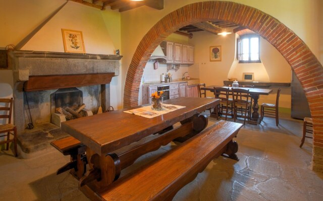 Cozy Holiday Home in Anghiari Italy With Pool