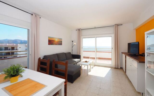 Roses Holiday Center 37940