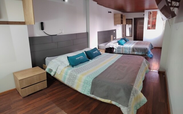 Ayenda Gold House