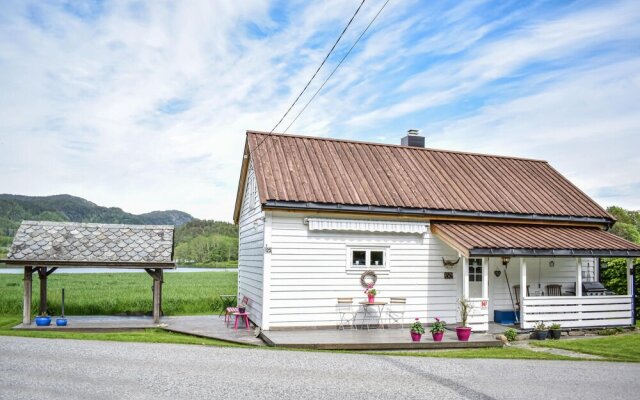 Stunning Home in Tørvikbygd With 2 Bedrooms and Wifi