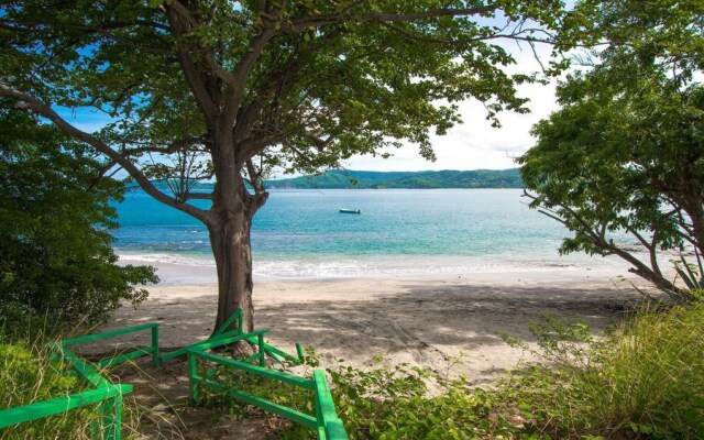 2-bedroom Beachfront Condo With Pool