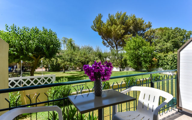Ionis Hotel