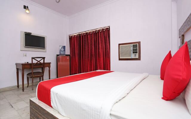 OYO 11858 Hotel Shiv Murti Grand