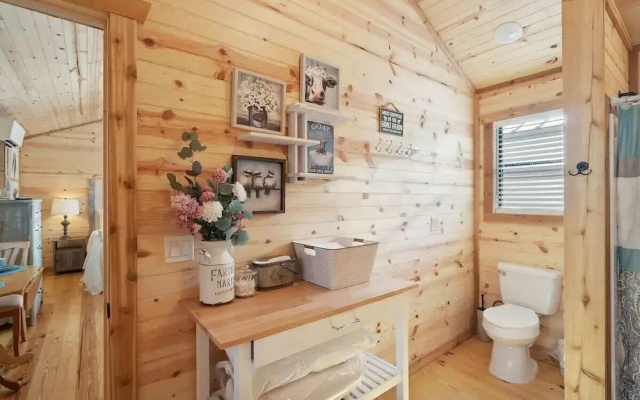 Charming Casita Right on Main St