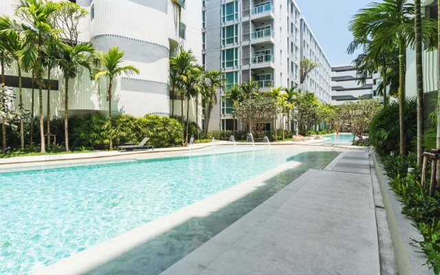 Favstay - The Base Downtown Phuket