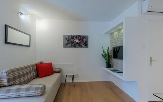 Charming Apartments Tome With Pool