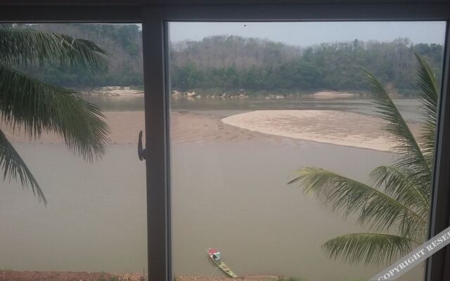 Sengmany Riverside Hotel