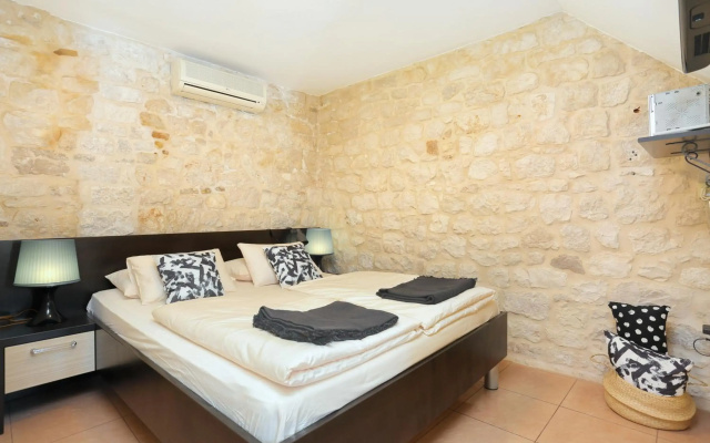 Apartments by the sea Trogir - 18953