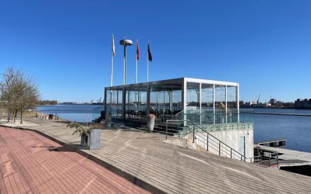 Beautiful 1-bedroom apartment 5 min from center with free parking