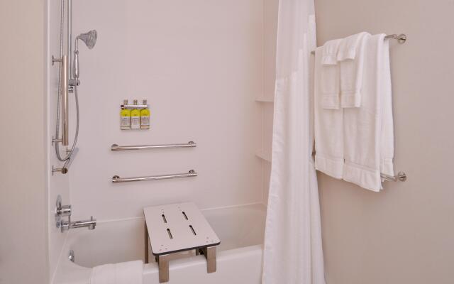 Holiday Inn Express & Suites Olathe West by IHG