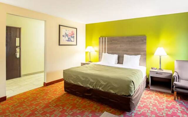 Norwood Inn & Suites Milwaukee