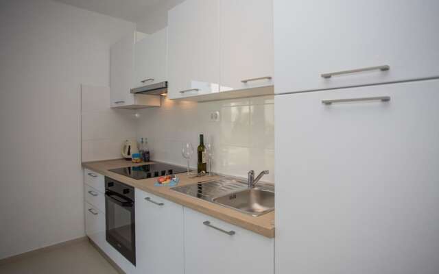 Enelani Apartments