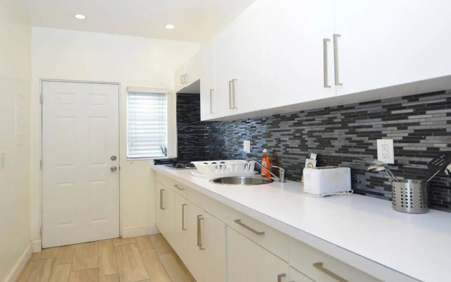 Sunrise Court Apartments