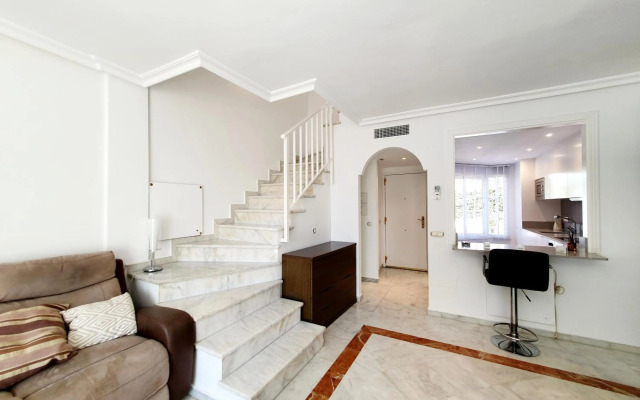 Lomas de Cabopino House