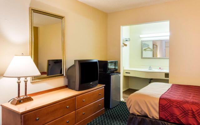 Econo Lodge Petersburg - Fort Lee