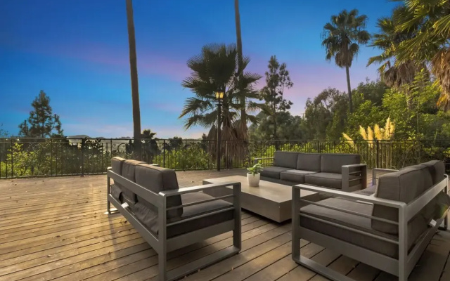 Spanish Villa - Stunning Coldwater Canyon Villa With Pool and Views