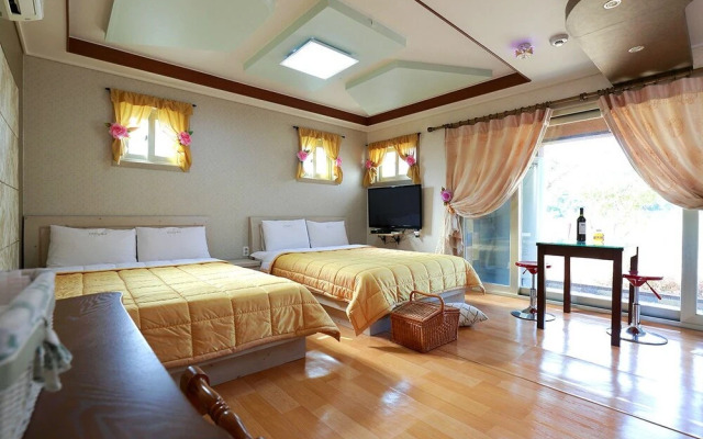 Favian Guest House