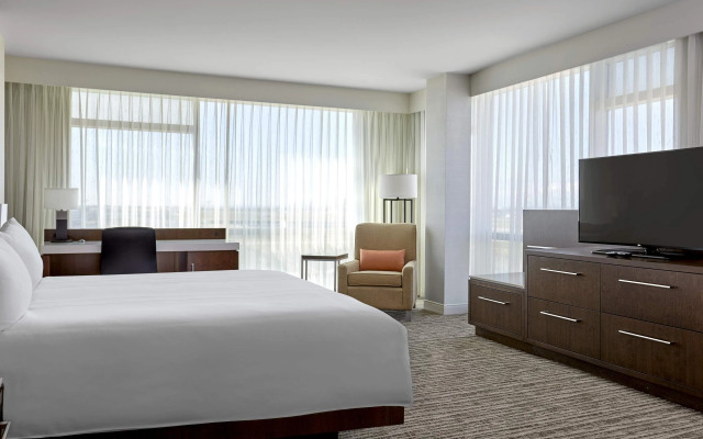 Calgary Airport Marriott In-Terminal Hotel