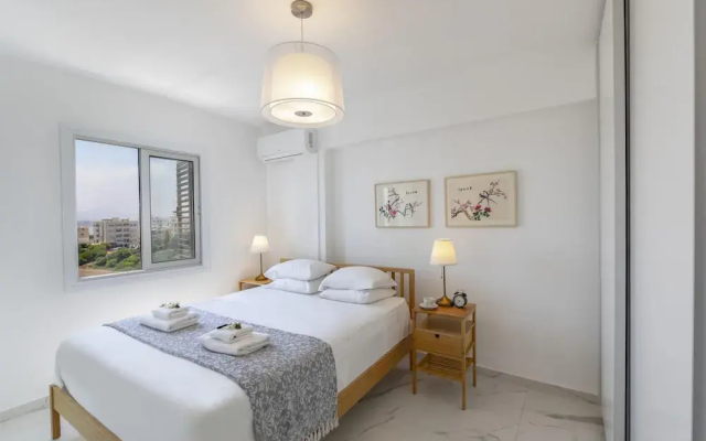 Mackenzie Leo Seafront Suite