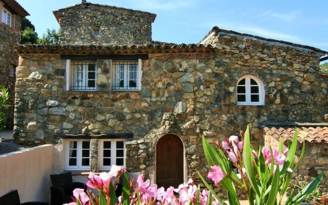 Modern House With Terrace, Near the Popular St. Maxime