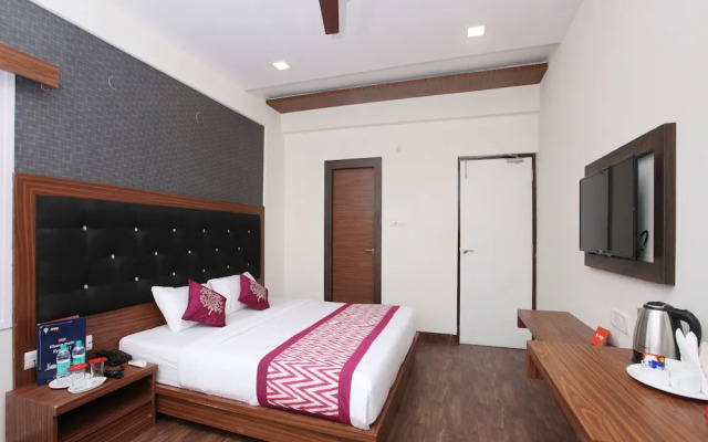 Capital O 14043 Hotel Star Holiday