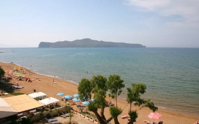 Achilles Plaza