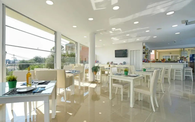 Palapart Gikas Suites And Studios