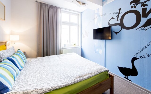 COLOR hostel
