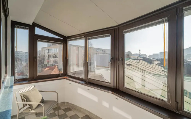 Vibrant & Spacious 3BR Condos on Amzei Square