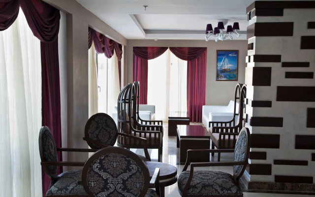 Adella Side Hotel