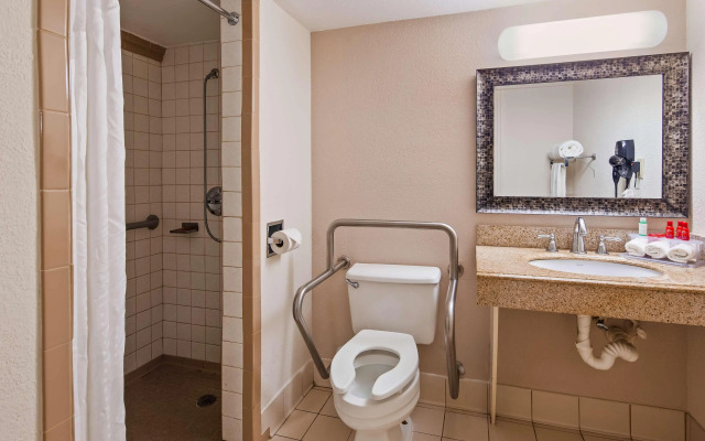 Clarion Pointe Jacksonville near Camp Lejeune