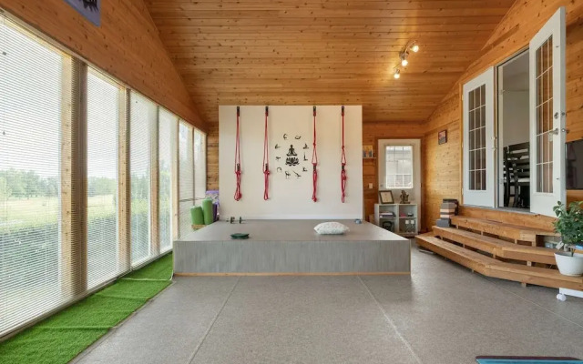 NEW Near Golf Yoga Classes Private Suite Wine