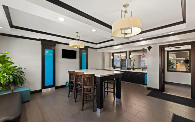 Rodeway Inn & Suites Downtown North