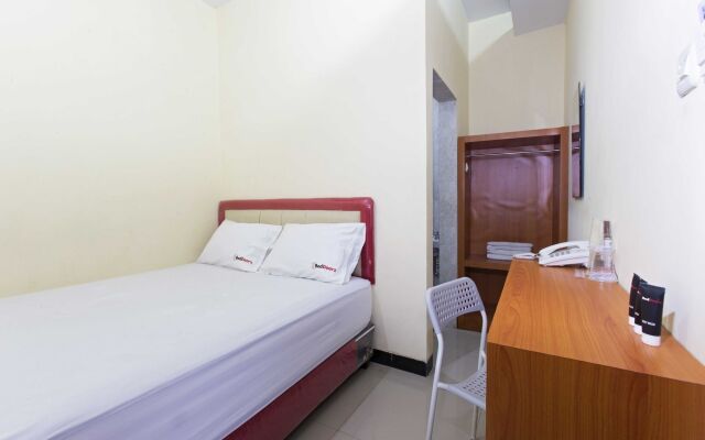 RedDoorz Plus @ Jalan Pemuda Jakarta