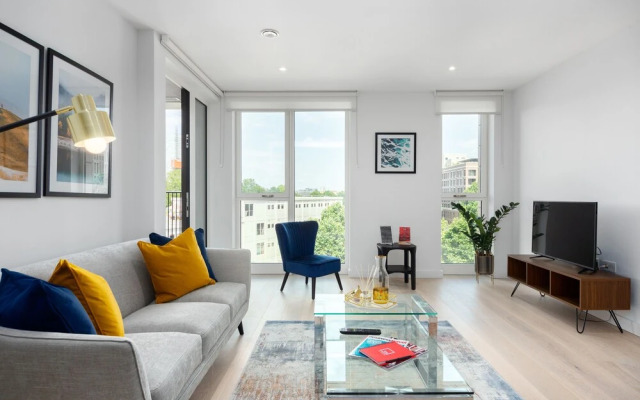 Two Bedroom Serviced Apartment with Balcony in Weymouth Building, Deacon Street