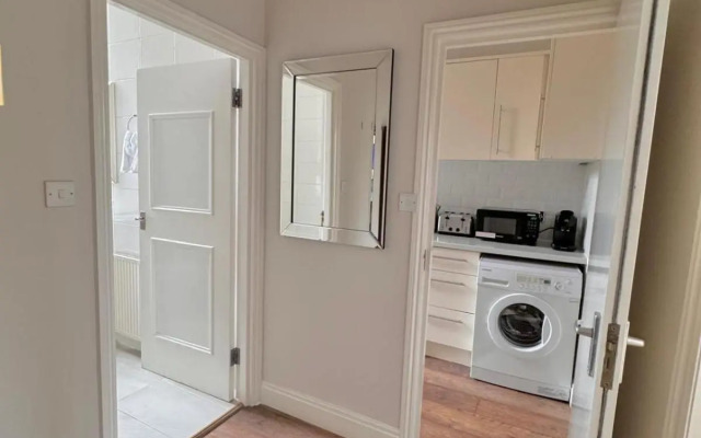 Spacious Two Bedroom Apartment in Westminster