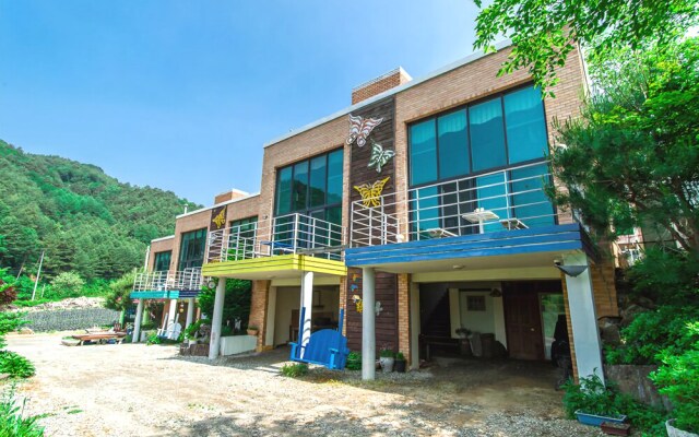 Sunny Junny Pension