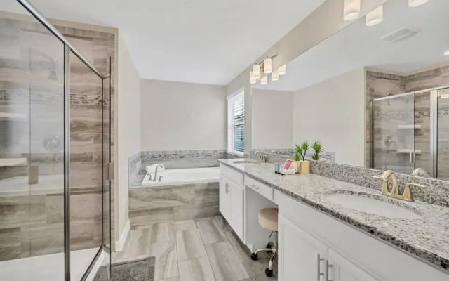 Gorgeous, Modern Home W/private Pool!