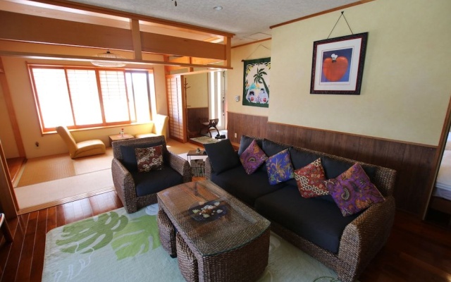 Wonder House – Guest Rooms – Uruma