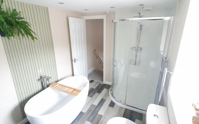 Lligwy House - Charming 3-bed House in Holyhead