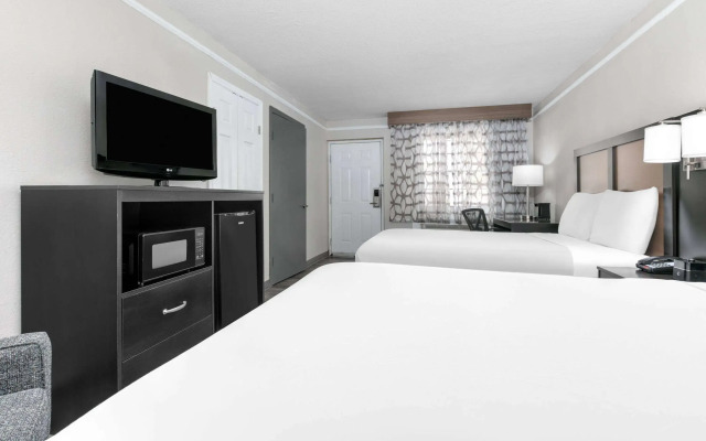 Baymont by Wyndham Austin University Area
